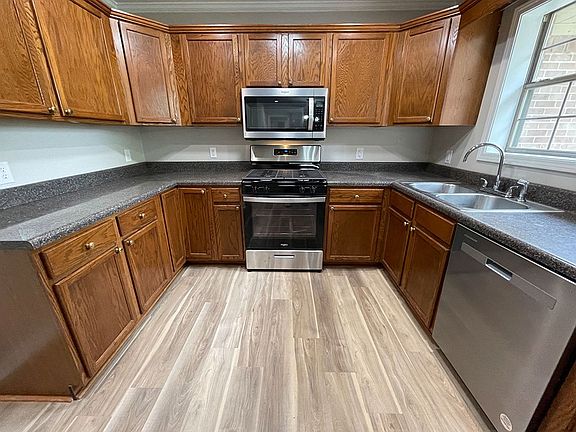 5th image of 107 E Cheryl St