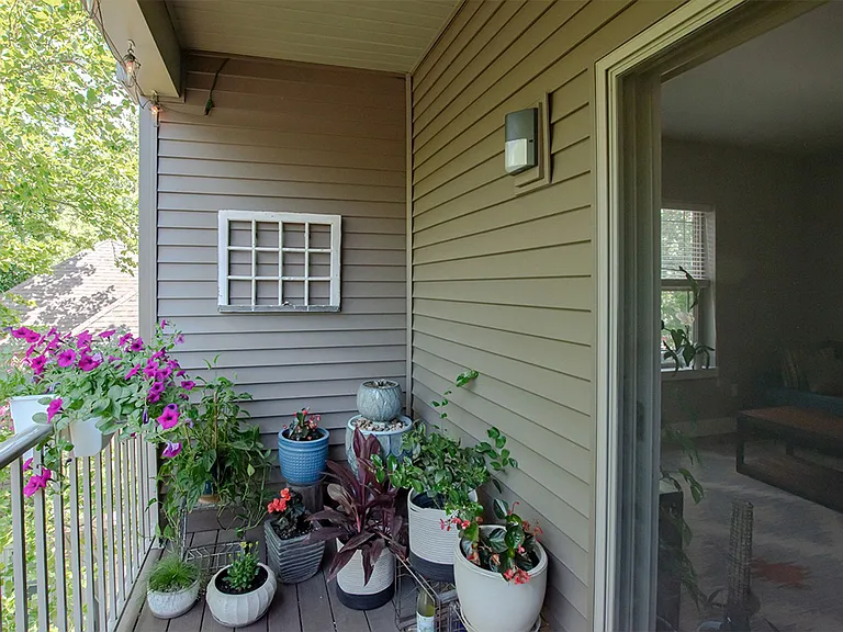 408 S Prairie St — Photo 3