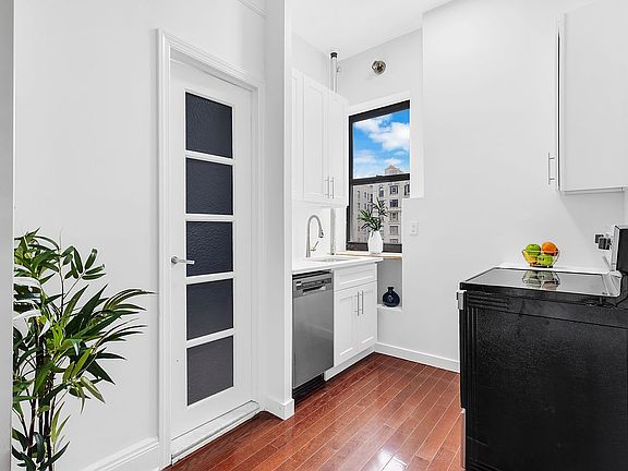 2nd image of 615 W 113th St APT 81