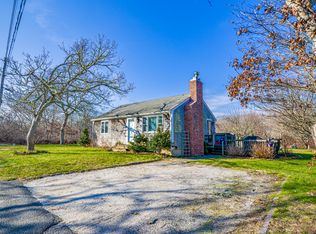 84 10th St S, Edgartown, MA 02539