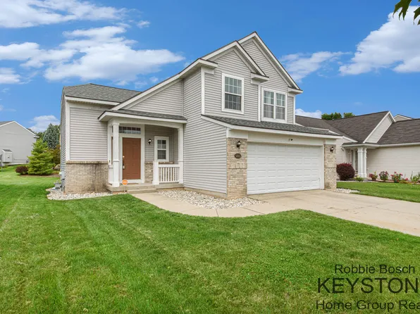 5865 E Grove Dr SE, Kentwood, MI 49512