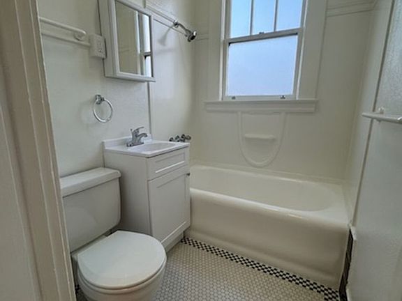 3rd image of 610 Webster St #16