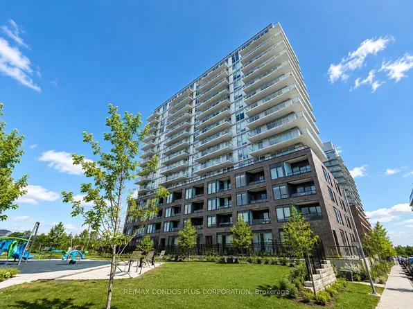 185 Deerfield Rd #1302, Newmarket, ON L3Y 0G7