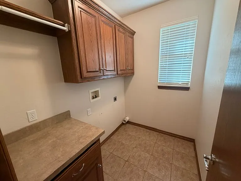 800 Windsor Pl — Photo 9