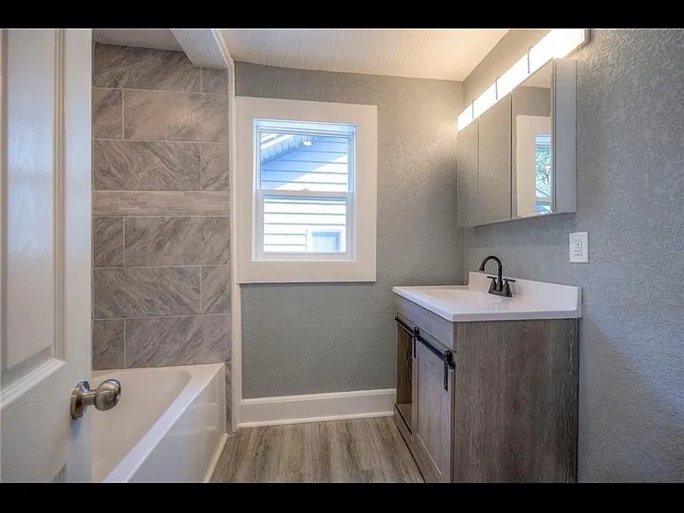 2930 Bales Ave — Photo 3