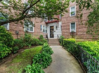 88-09 35th AVe #2O, Jackson Heights, NY 11372