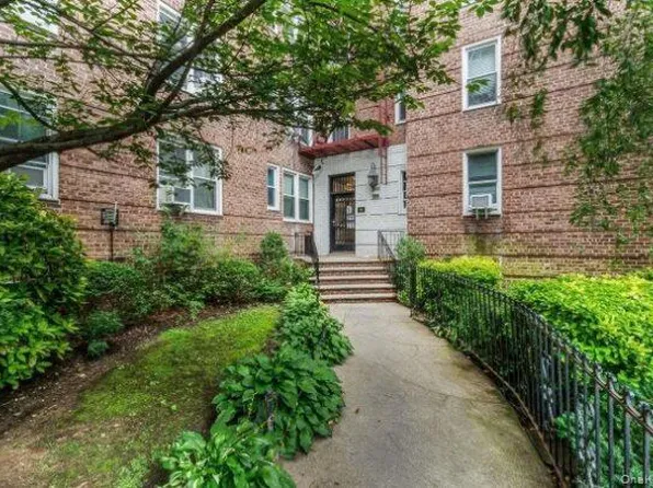 88-09 35th AVe #2O, Jackson Heights, NY 11372