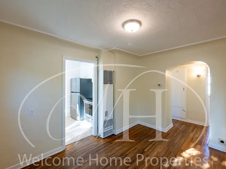 320 SE 4th St — Photo 10