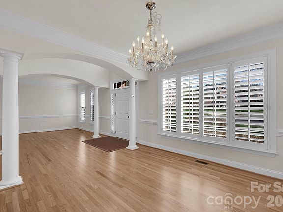 4th image of 695 Summerford Ct NW