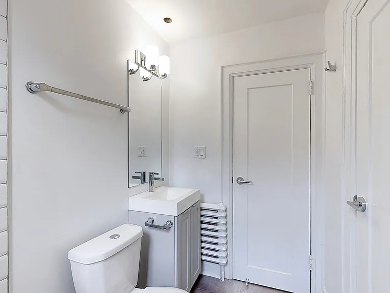 1602 Bathurst St — Photo 16