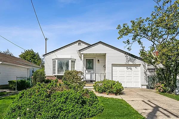 1st image of 10417 Avenue M