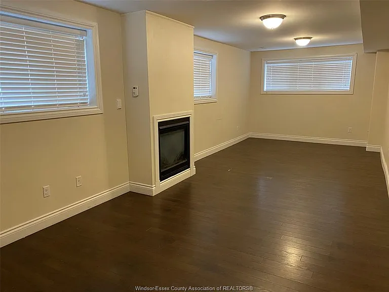 1698 Northway Ave #LOWER — Photo 2