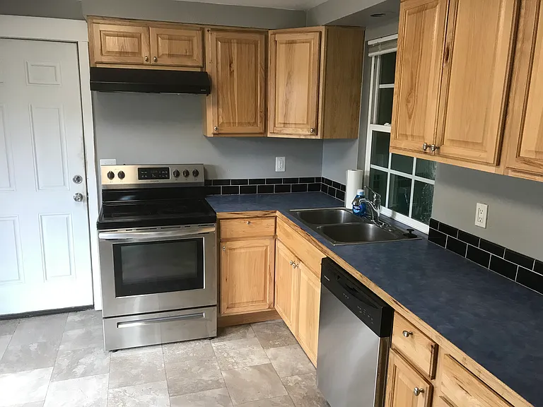1124 Irvington Dr — Photo 6
