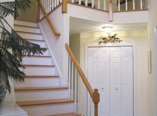 29 Coachlight Dr, Poughkeepsie, NY 12603