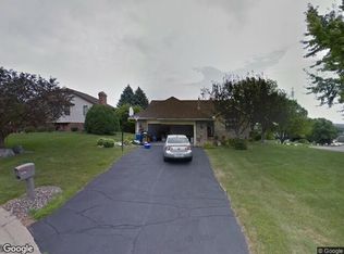 5720 Rosewood Ln N, Plymouth, MN 55442