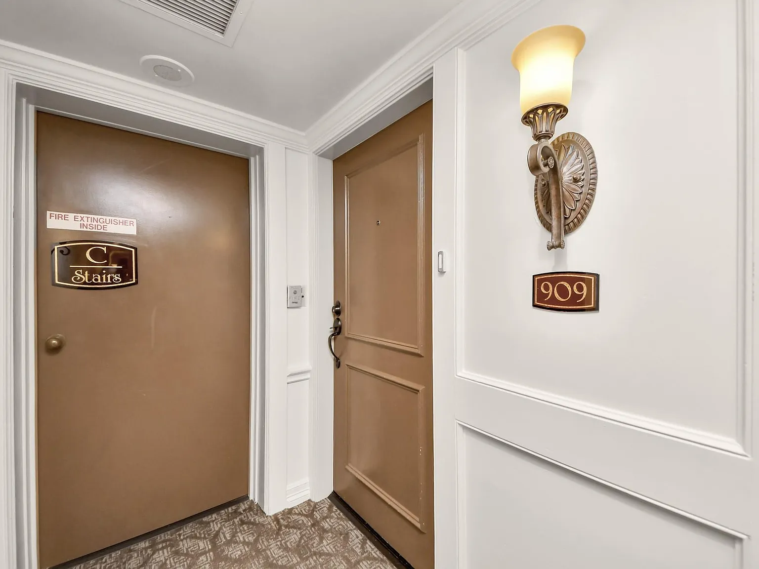 2 bed, 2.0 bath, 1095 sqft, $2,285 — Photo 3