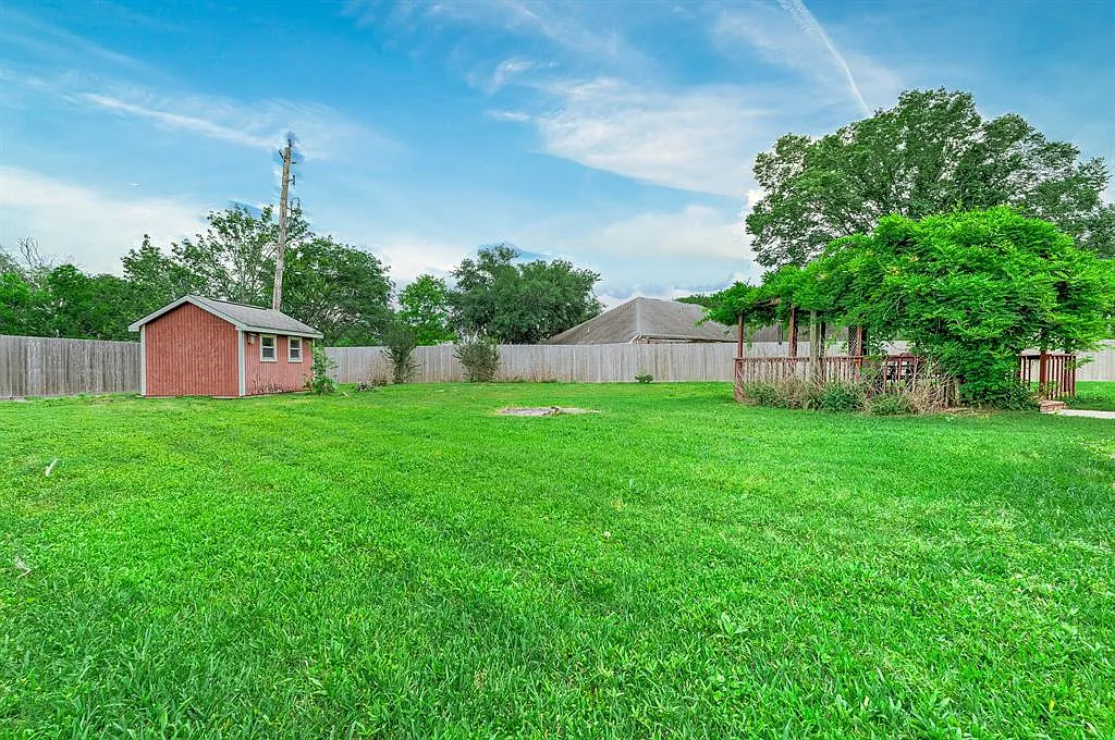 3 bed, 1981 sqft, $2,400 — Photo 3