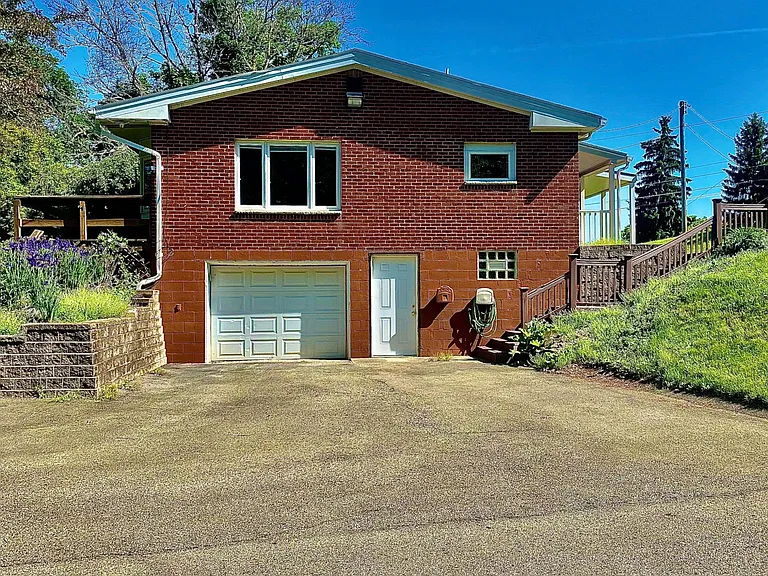 236 Benedick Rd — Photo 4