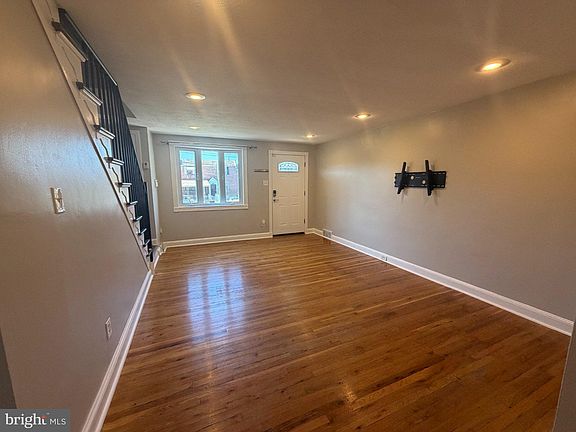3rd image of 7334 Woodcrest Ave
