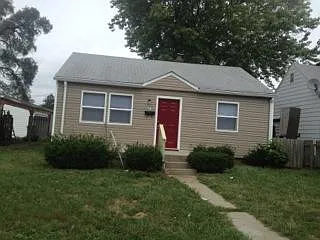 2310 E Legrande Ave photo 1