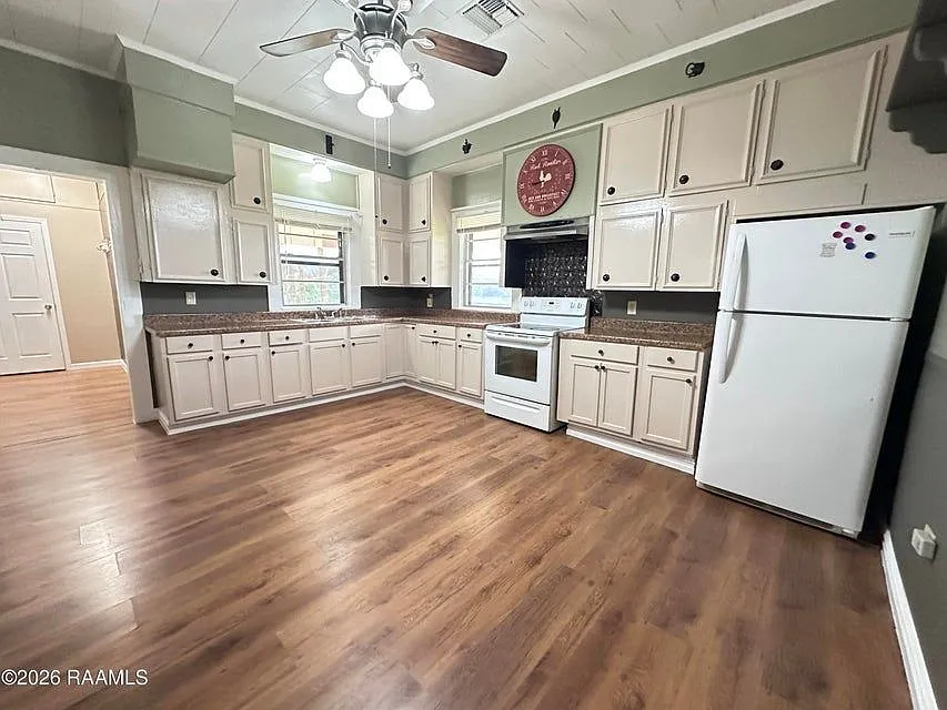 3 bed, 2.0 bath, 1772 sqft, $1,700 — Photo 2