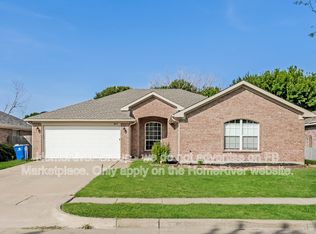 1017 Hannah St, Burleson, TX 76028