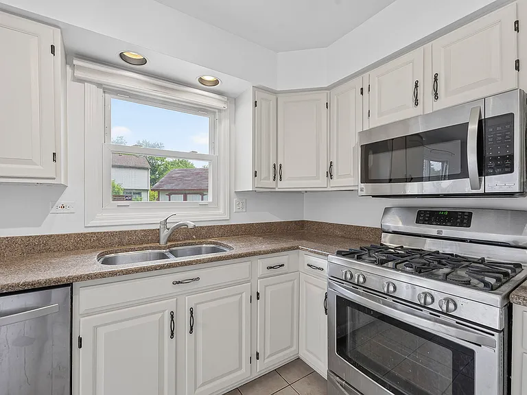 2158 Countryside Cir — Photo 12