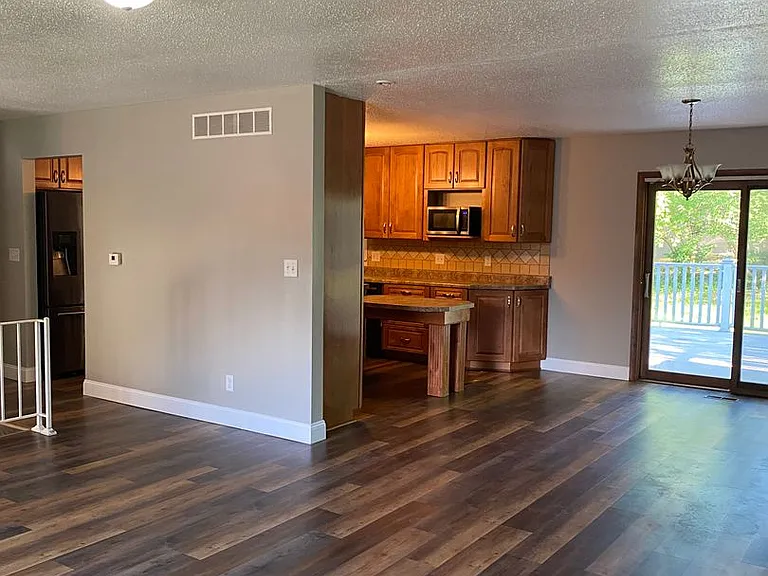 883 Roanoke Dr — Photo 29