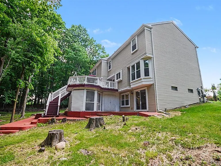 425 Thornridge Ct — Photo 30