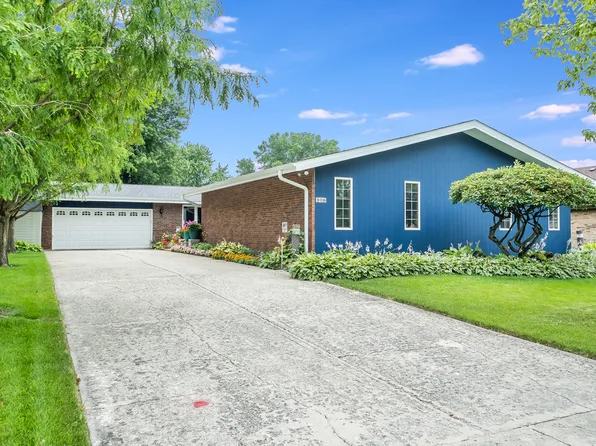 906 Louise Ln, Peotone, IL 60468