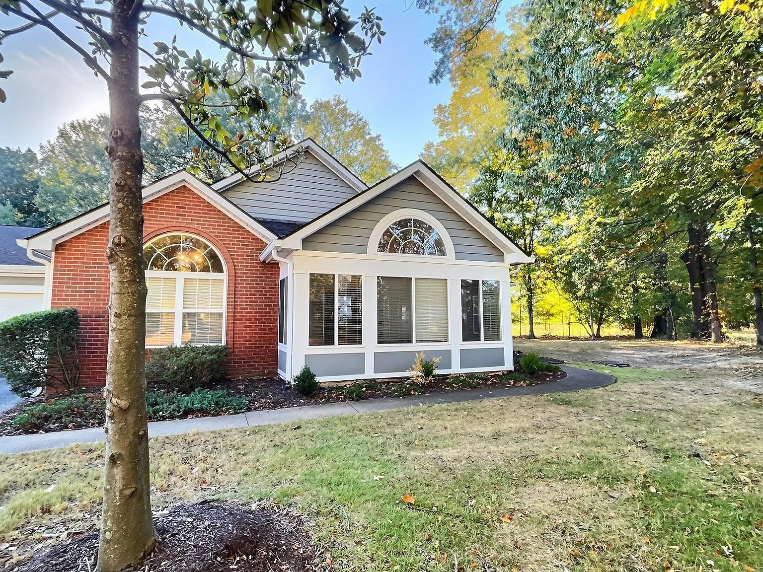 2 bed, 2.0 bath, 1582 sqft, $2,100 — Photo 3