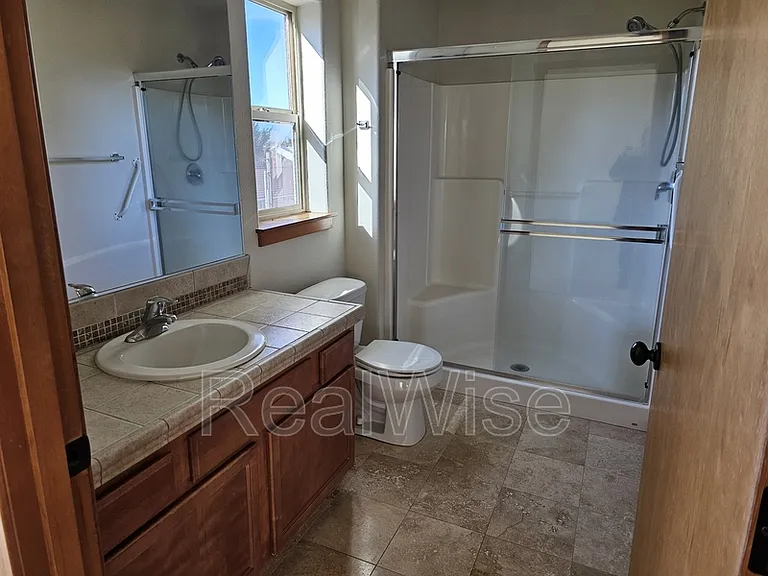 511 NE 84th Cir — Photo 19