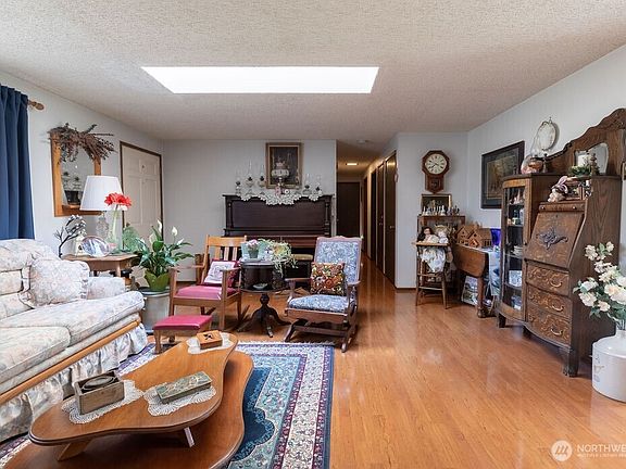 3rd image of 371 Flora Place