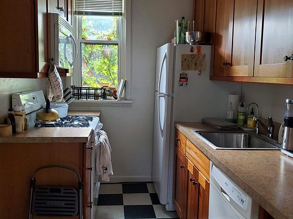 4th image of 1852 N Hudson Ave #2R