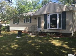 2719 Connecticut Ave, Medford, NY 11763