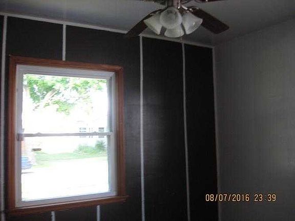 another pic of a bedroom