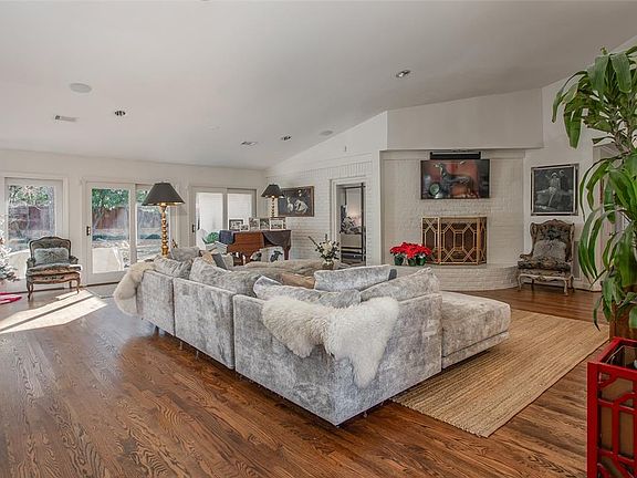4th image of 3813 Glenwood Dr