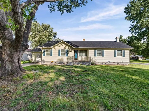 945 S Sycamore St, Ottawa, KS 66067