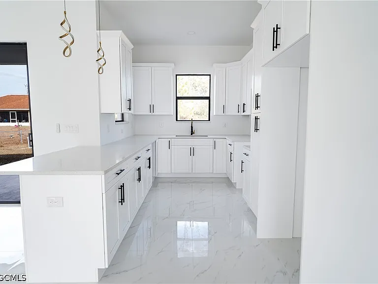 987 Edgerton Ave — Photo 6