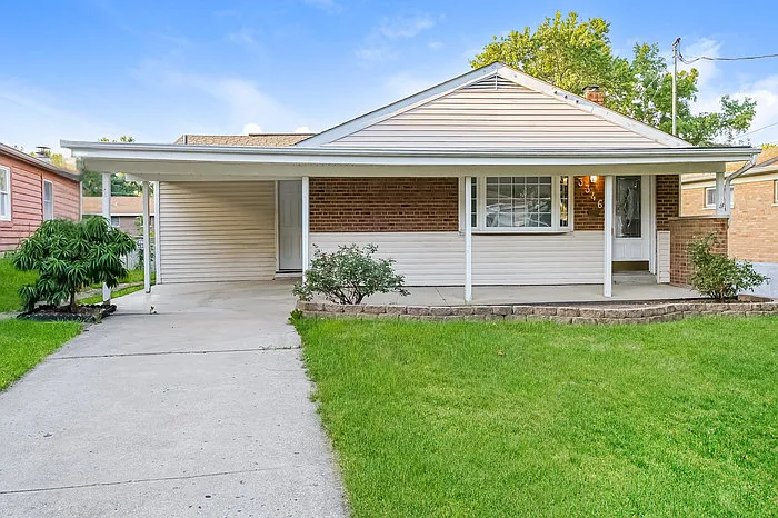 3 bed, 2.0 bath, 1926 sqft, $1,995 — Photo 1