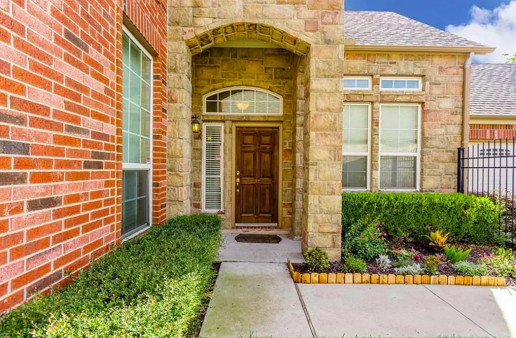 3 bed, 2.5 bath, 2498 sqft, $2,850 — Photo 3
