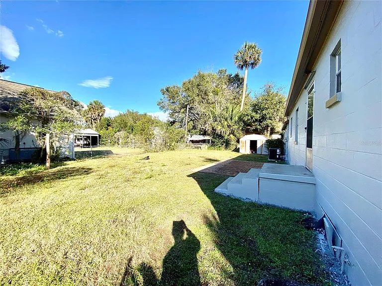 265 W Bay Ave — Photo 16