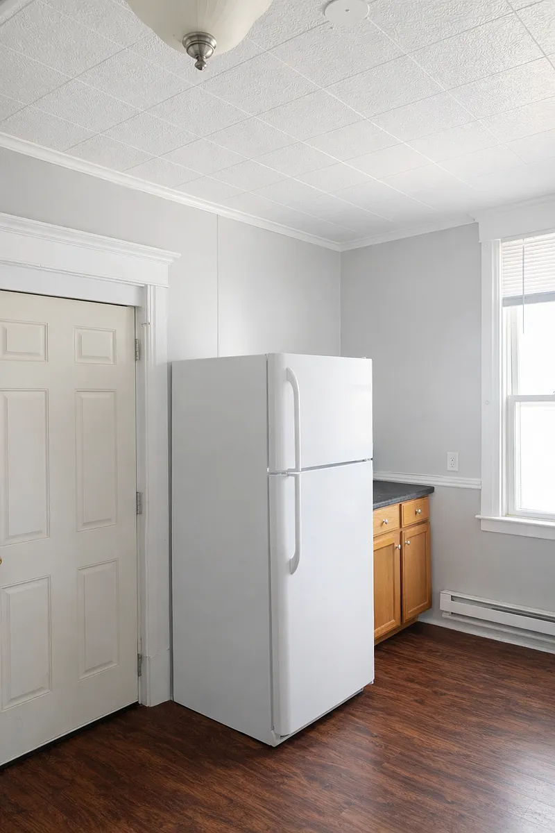 Building Photo - 847 Summer St NE #1