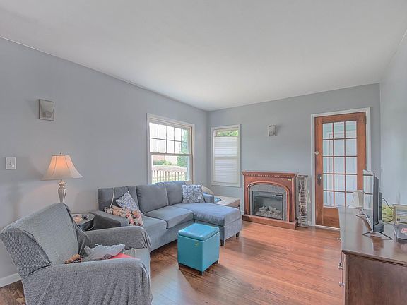 3rd image of 6135 W 97th St
