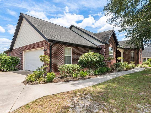 4th image of 838 NW Savannah Cir