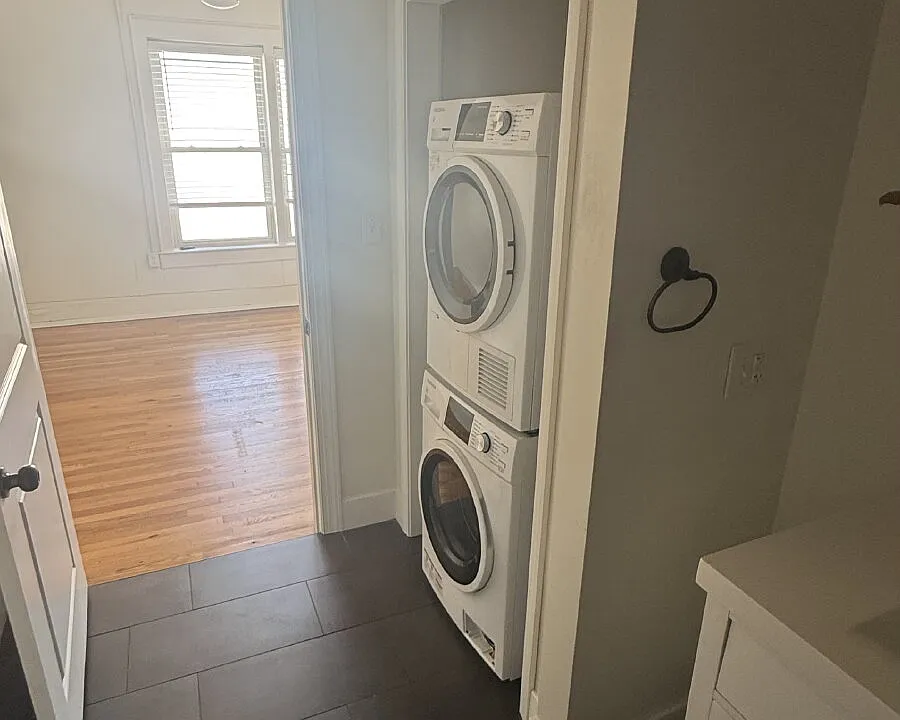 106 Main St W #3