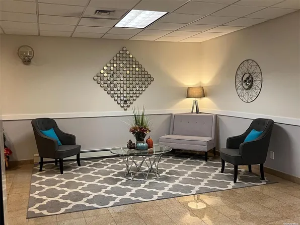 101 Jackson Avenue #2E, Mineola, NY 11501