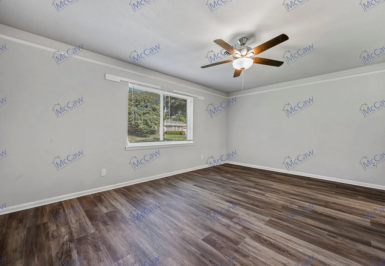 3 bed, 2.0 bath, 1724 sqft, $2,140 — Photo 2