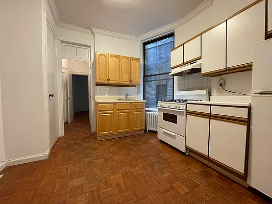 Rented by HOLTON REAL ESTATE INC. | media 13