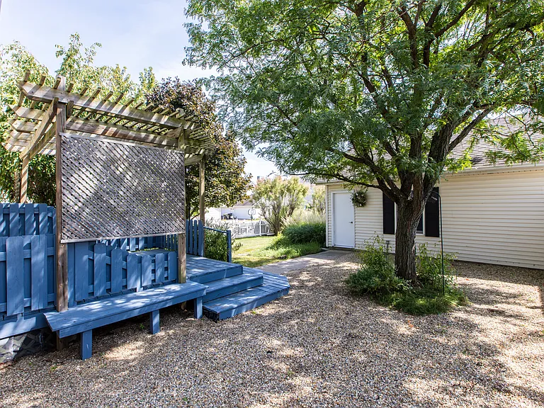 1103 Perry Ln — Photo 21